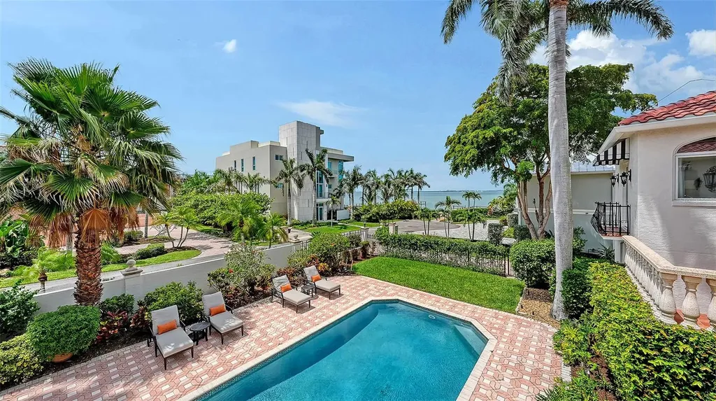1023 Tocobaga Lane Sarasota FL 34236