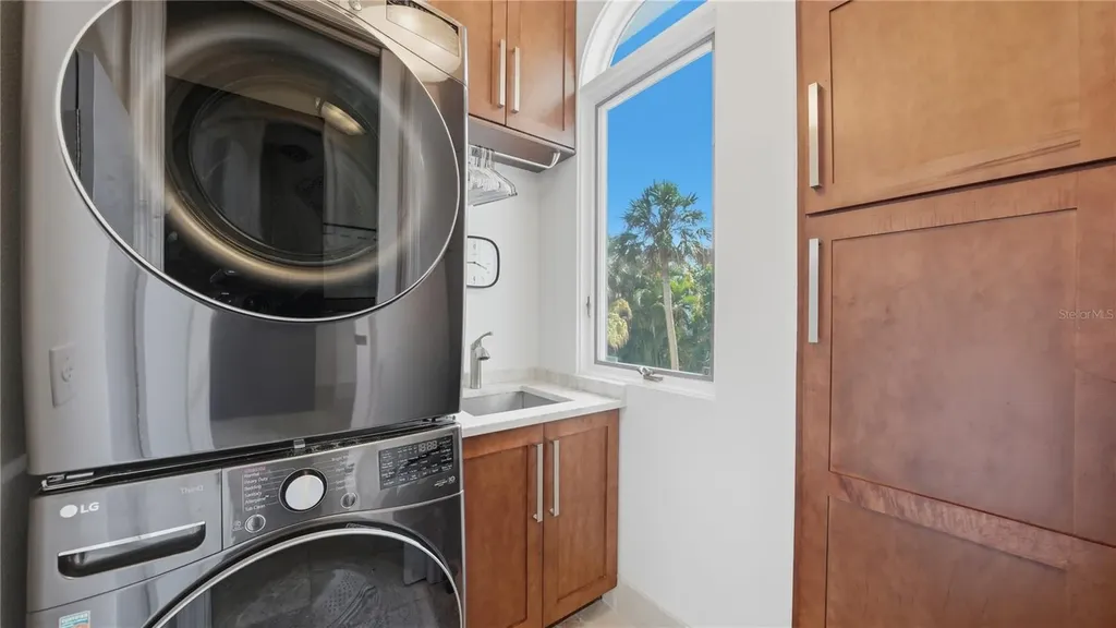 1023 Tocobaga Lane Sarasota FL 34236