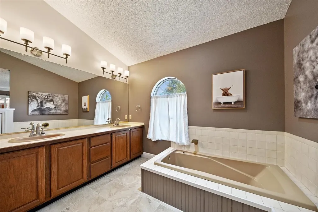 4732 Meadowview Circle Sarasota FL 34233
