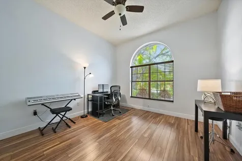 4732 Meadowview Circle Sarasota FL 34233
