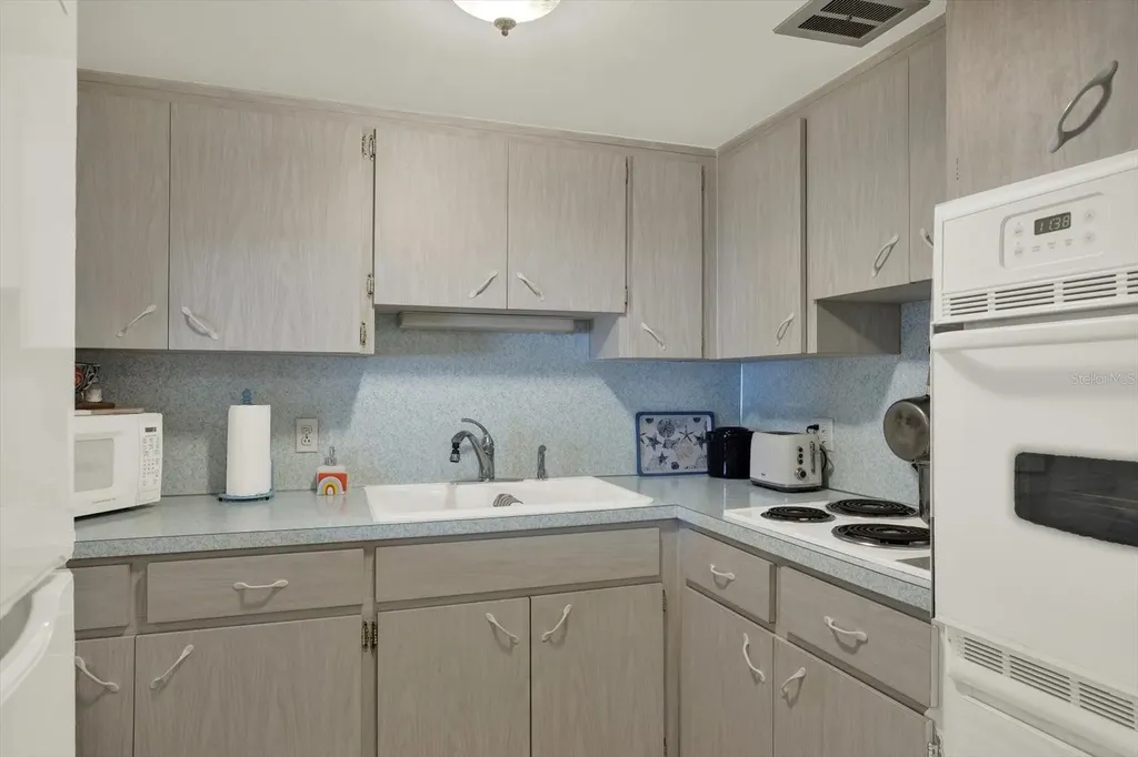 2458 Columbia Drive Clearwater FL 33763