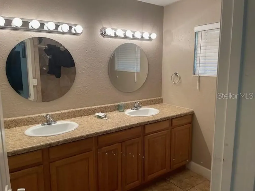1231 SE 40th Court Ocala FL 34471