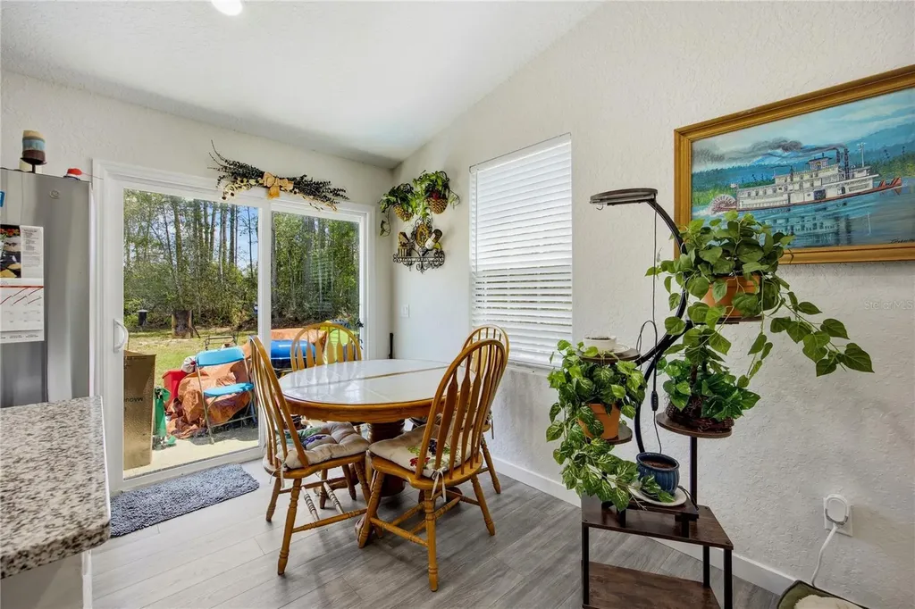 9025 SE County Road 221 Hampton FL 32044