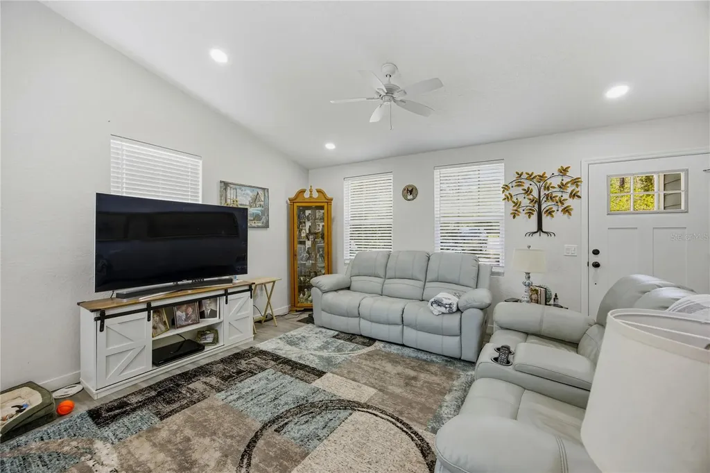9025 SE County Road 221 Hampton FL 32044