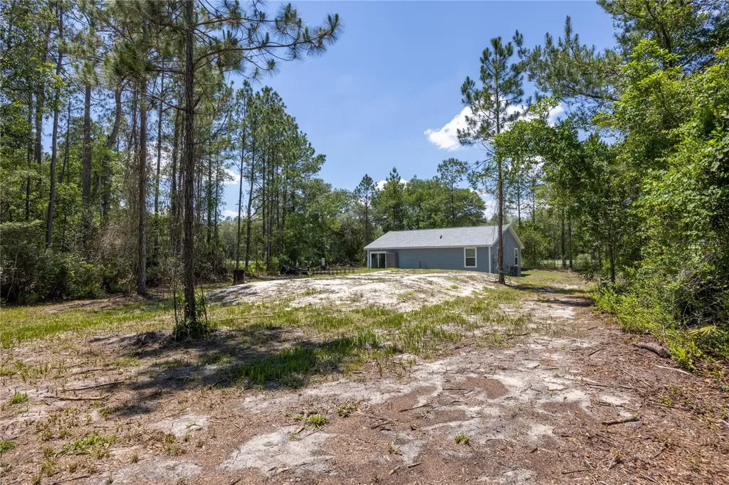 9025 SE County Road 221 Hampton FL 32044
