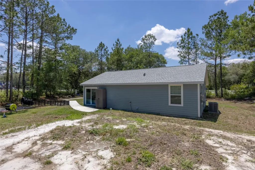 9025 SE County Road 221 Hampton FL 32044