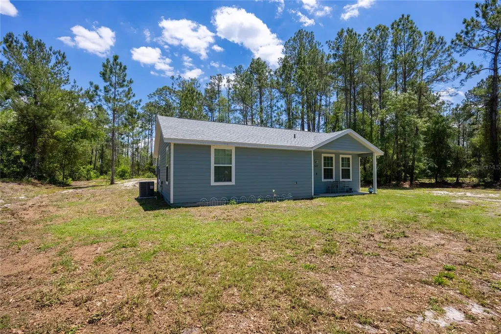 9025 SE County Road 221 Hampton FL 32044