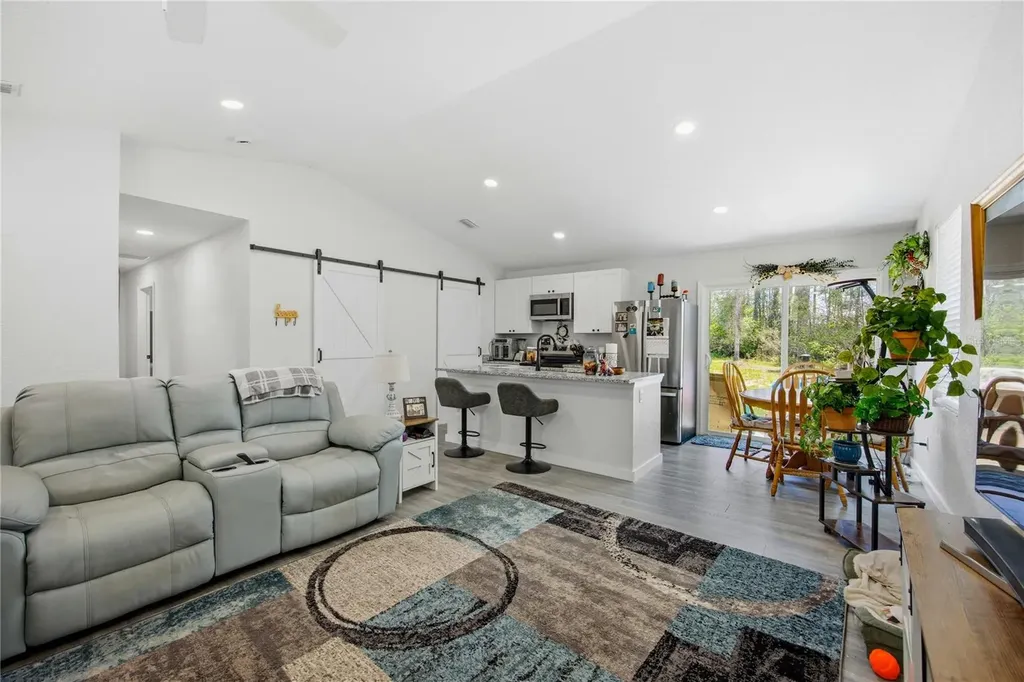 9025 SE County Road 221 Hampton FL 32044