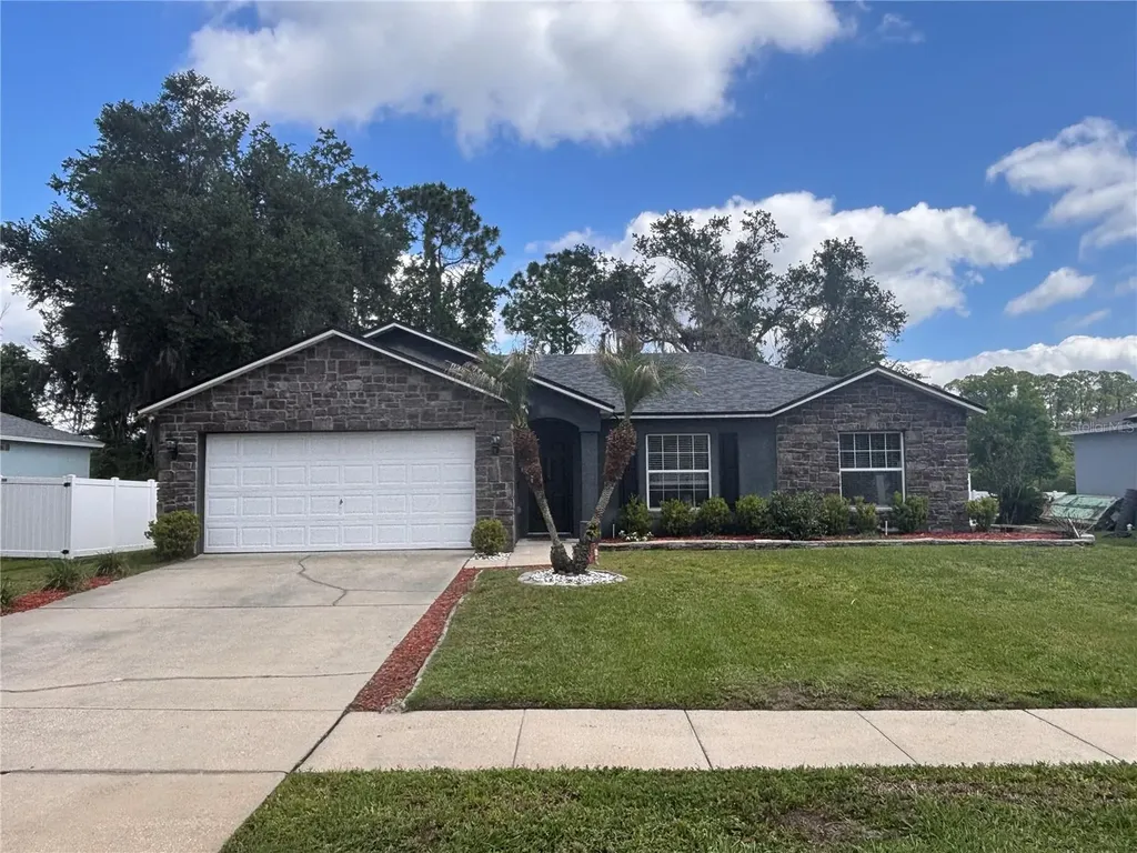 929 Lake Lindley Drive N Deland FL 32724
