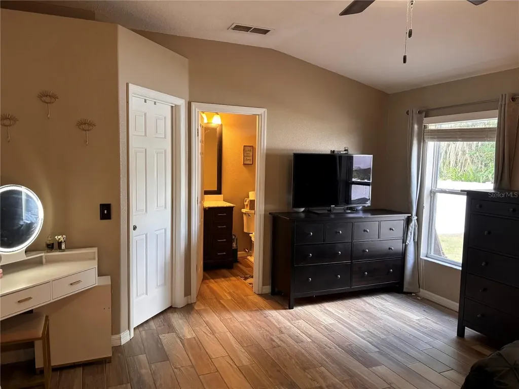929 Lake Lindley Drive N Deland FL 32724