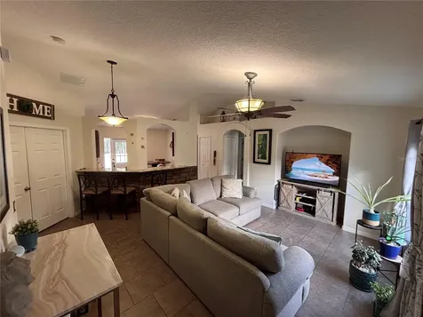 929 Lake Lindley Drive N Deland FL 32724