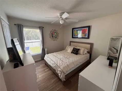 929 Lake Lindley Drive N Deland FL 32724