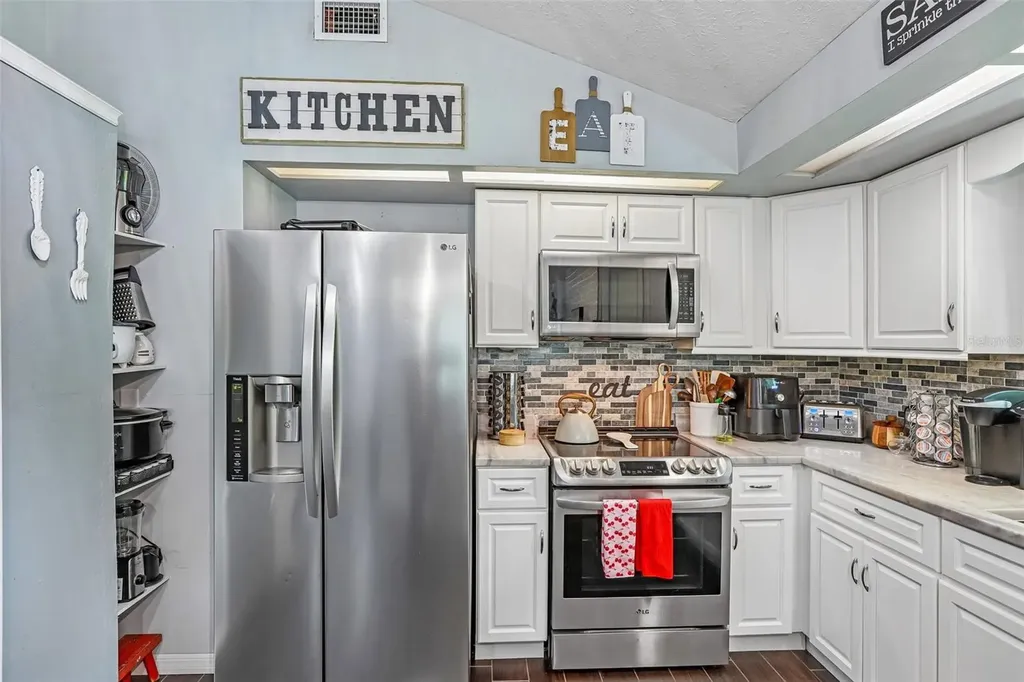 4001 Bainwood Court Tampa FL 33614