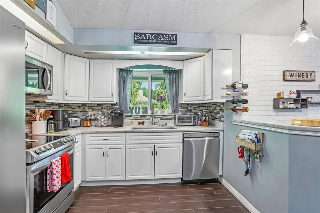 4001 Bainwood Court Tampa FL 33614