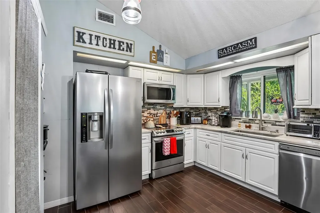 4001 Bainwood Court Tampa FL 33614