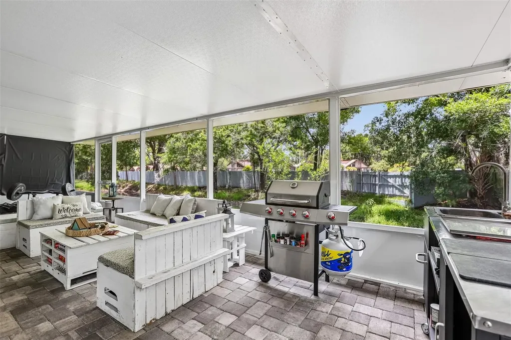 4001 Bainwood Court Tampa FL 33614