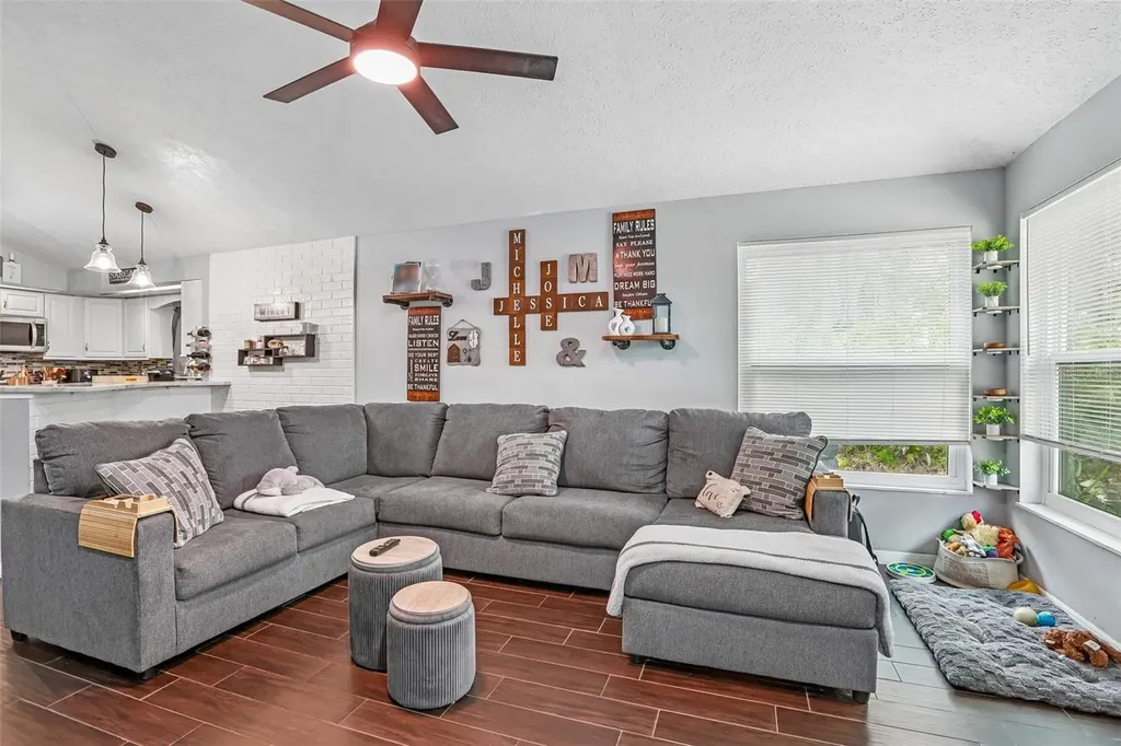 4001 Bainwood Court Tampa FL 33614