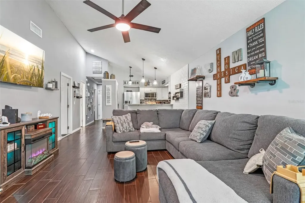 4001 Bainwood Court Tampa FL 33614