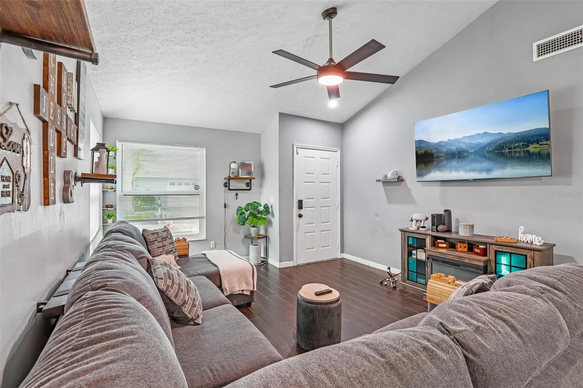 4001 Bainwood Court Tampa FL 33614