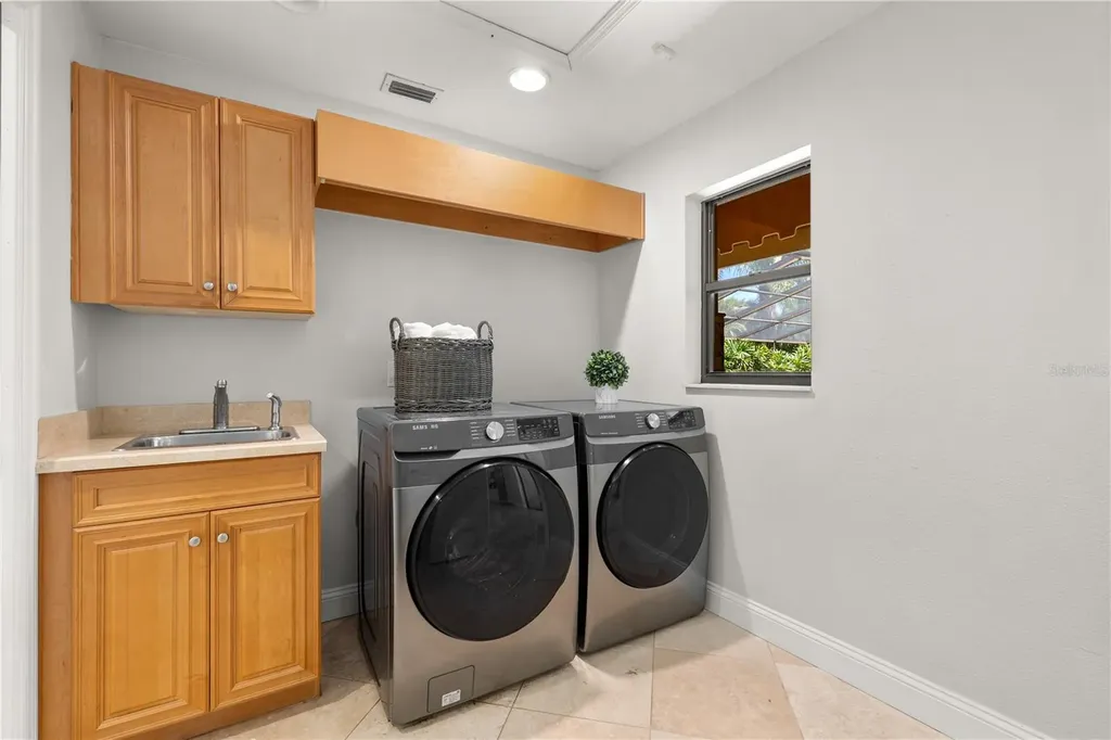 1611 Hampton Lane Safety Harbor FL 34695