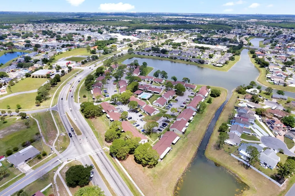 12 Pine Island Circle Kissimmee FL 34743