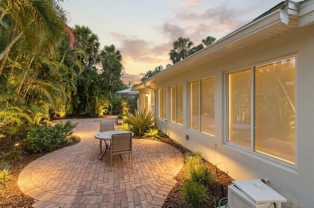 409 N Washington Drive Sarasota FL 34236