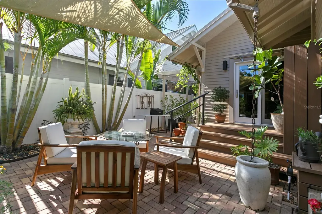161 15th Avenue NE St Petersburg FL 33704
