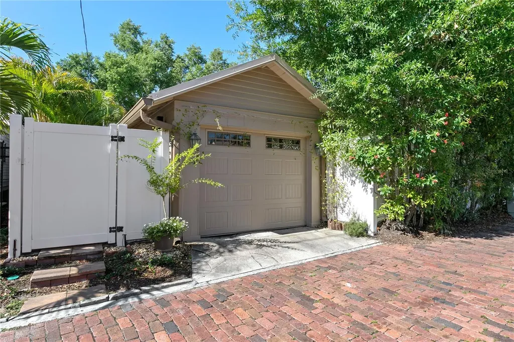161 15th Avenue NE St Petersburg FL 33704