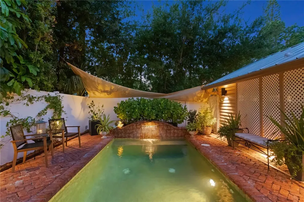 161 15th Avenue NE St Petersburg FL 33704