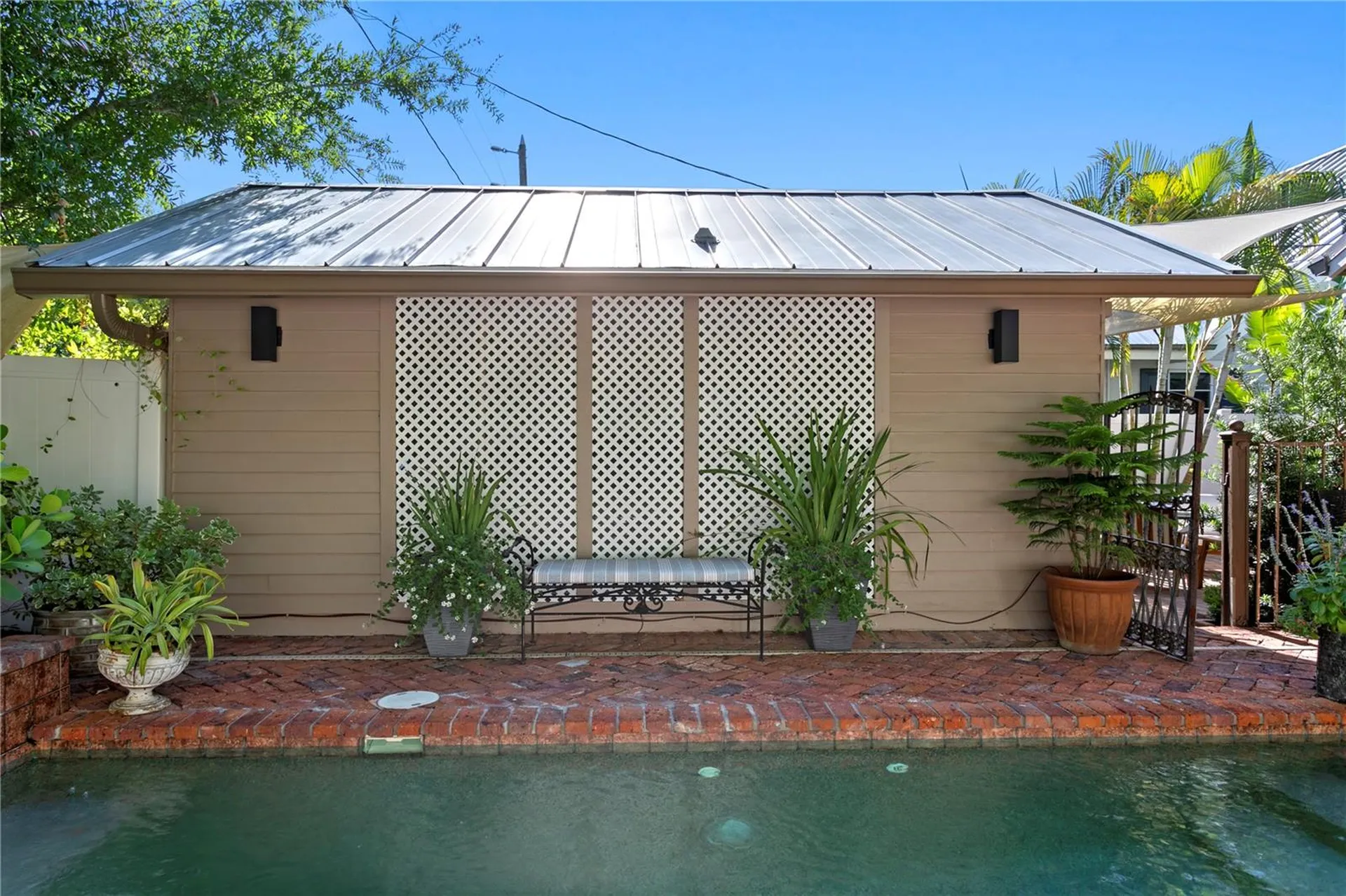 161 15th Avenue NE St Petersburg FL 33704