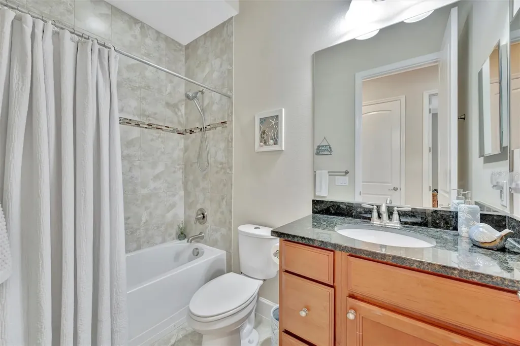246 Sapphire Lake Drive Bradenton FL 34209