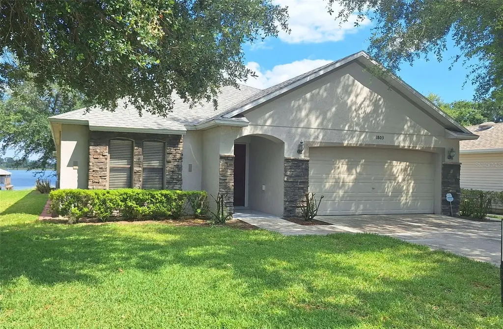 1803 Lake Villa Drive Tavares FL 32778