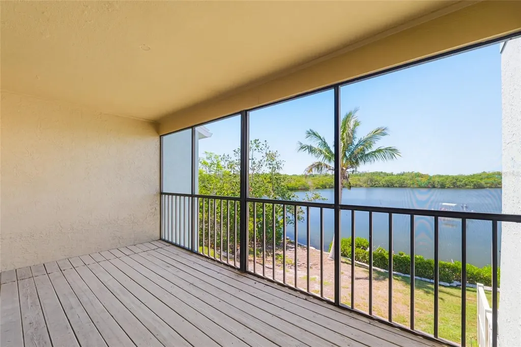 1070 Sanabel Court NE St Petersburg FL 33702