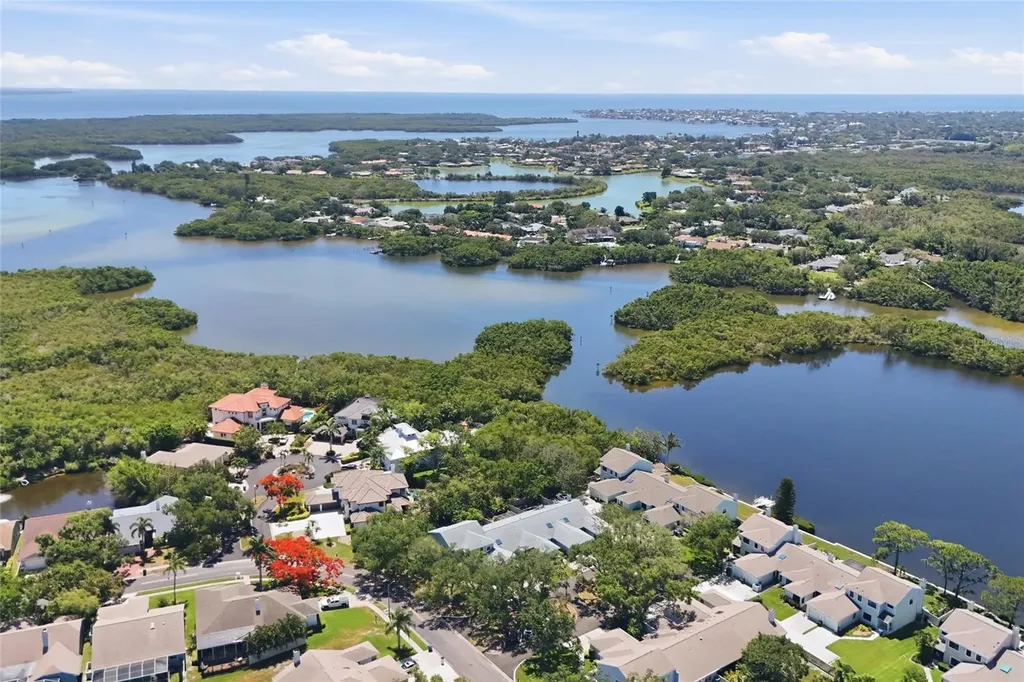 1070 Sanabel Court NE St Petersburg FL 33702
