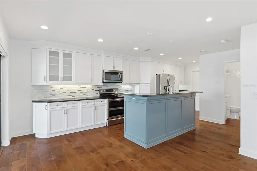1070 Sanabel Court NE St Petersburg FL 33702