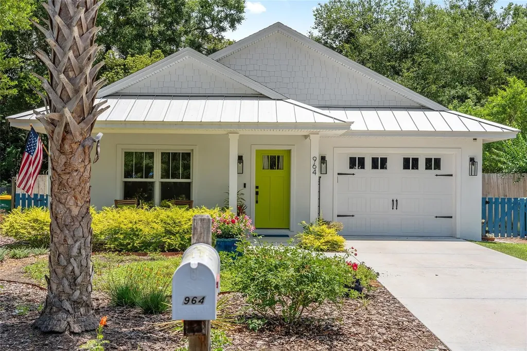 964 N Grandview Street Mount Dora FL 32757