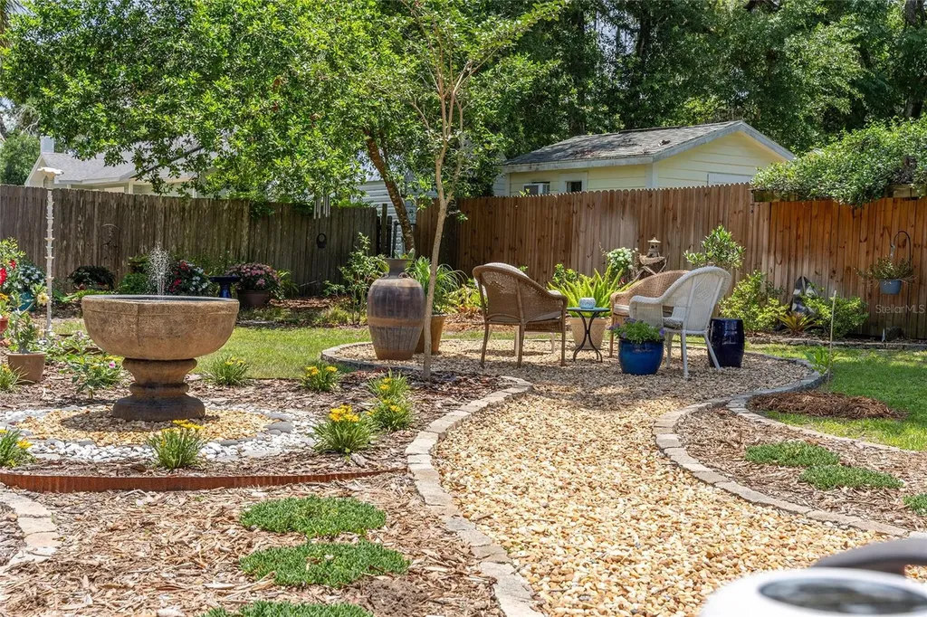 964 N Grandview Street Mount Dora FL 32757