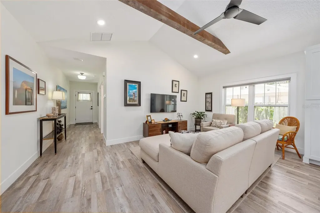 964 N Grandview Street Mount Dora FL 32757