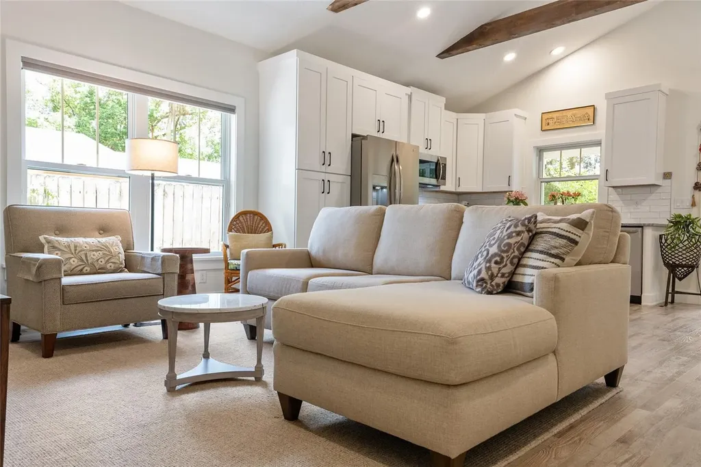 964 N Grandview Street Mount Dora FL 32757