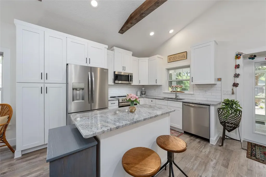 964 N Grandview Street Mount Dora FL 32757