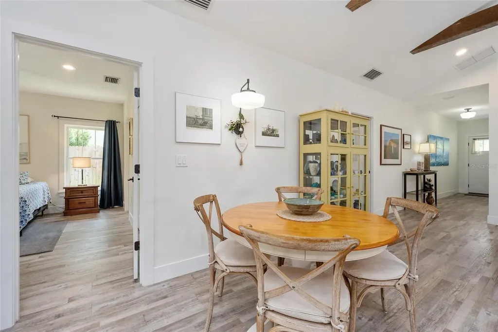 964 N Grandview Street Mount Dora FL 32757