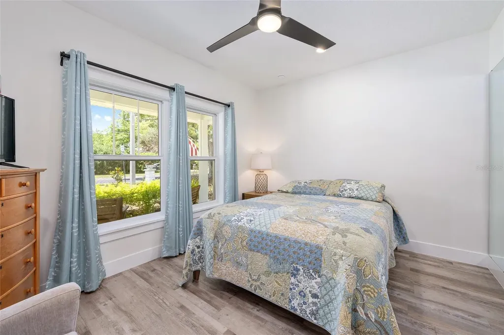 964 N Grandview Street Mount Dora FL 32757