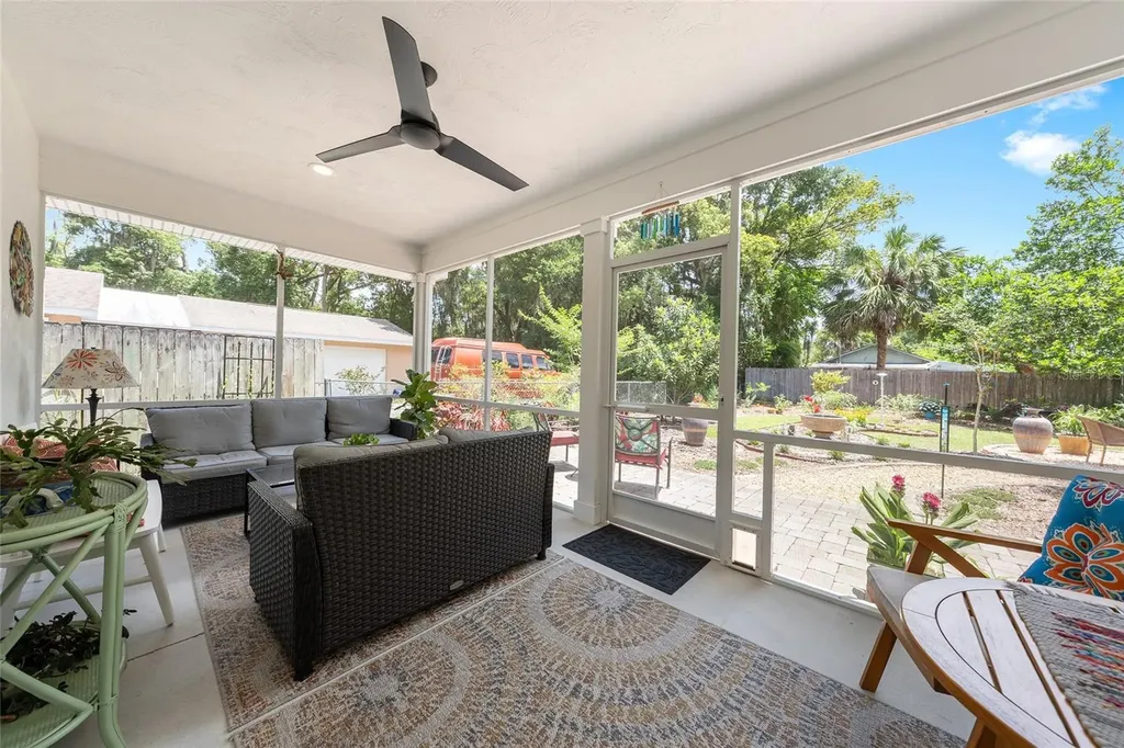 964 N Grandview Street Mount Dora FL 32757