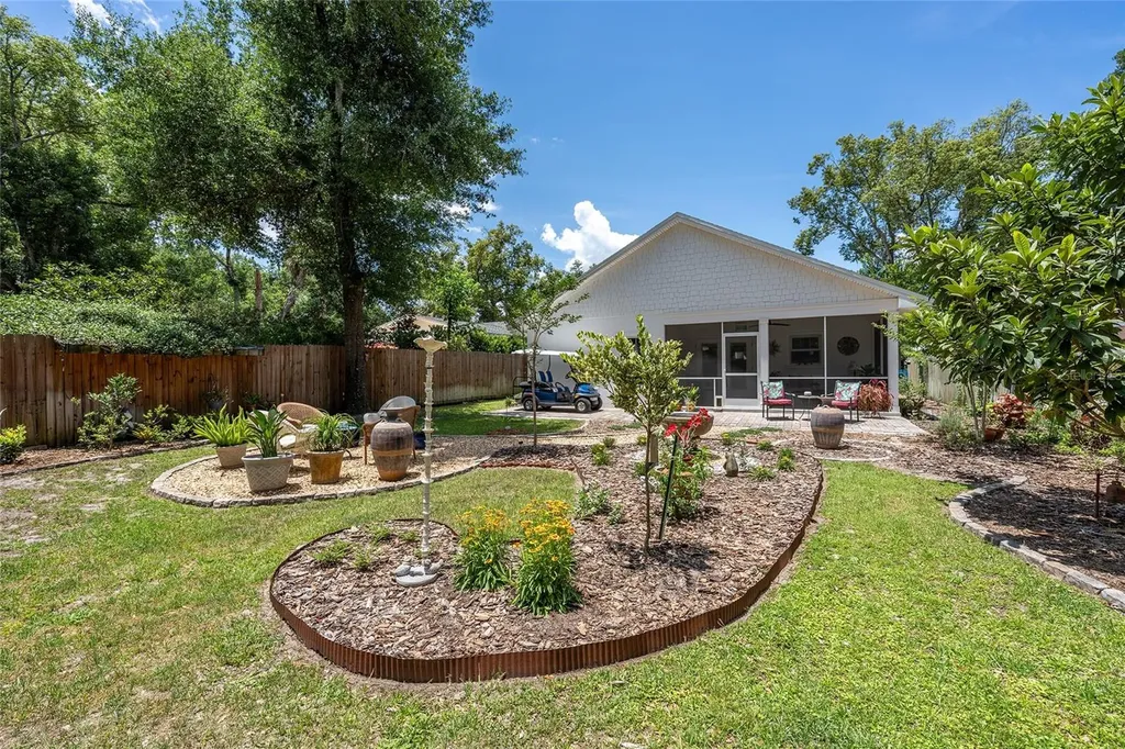 964 N Grandview Street Mount Dora FL 32757