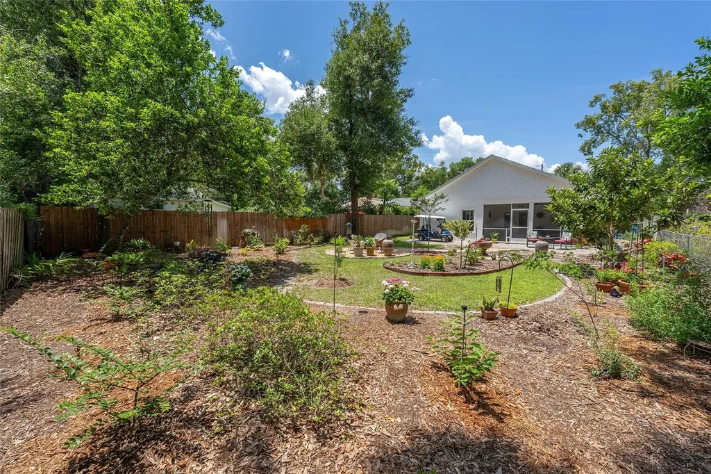 964 N Grandview Street Mount Dora FL 32757