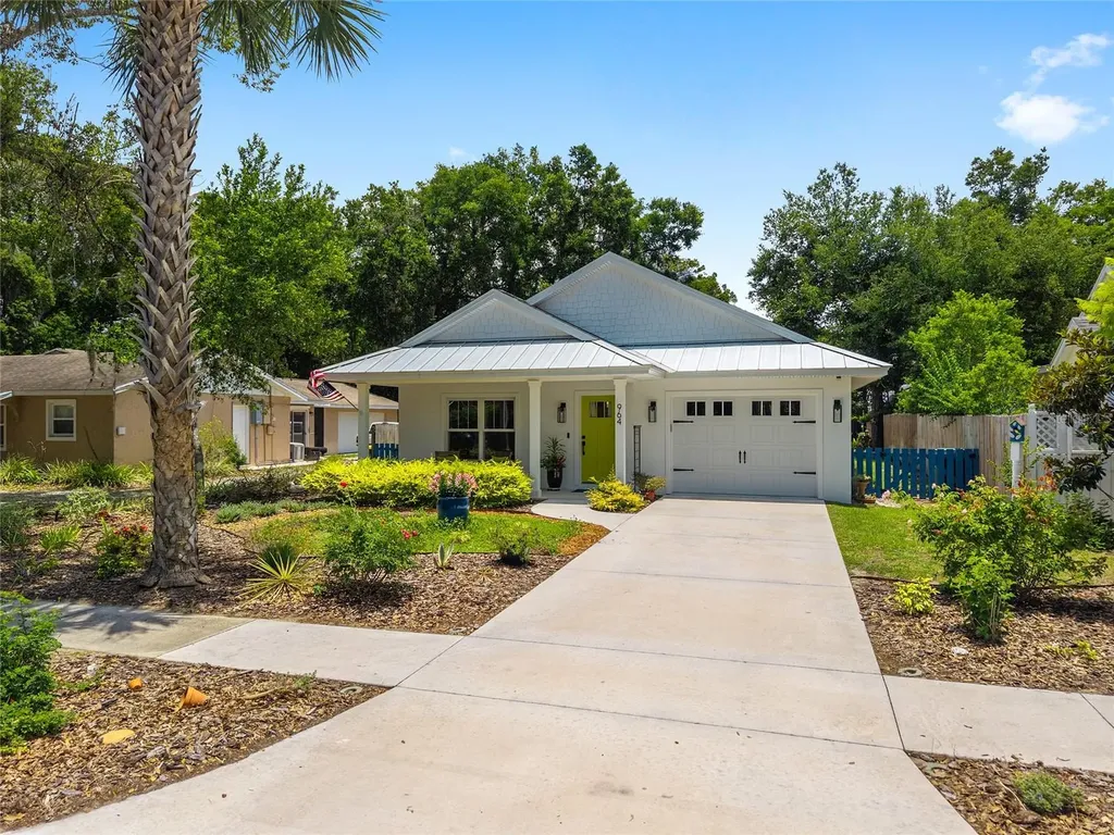 964 N Grandview Street Mount Dora FL 32757