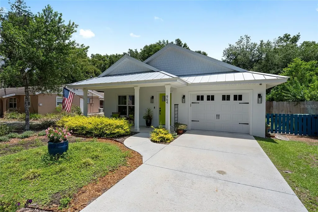 964 N Grandview Street Mount Dora FL 32757