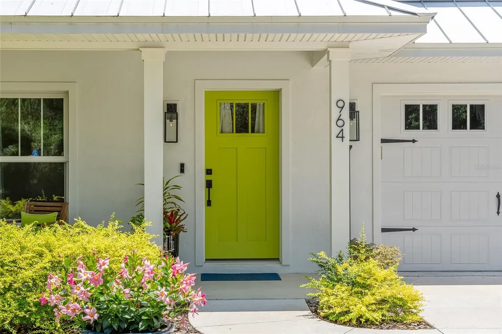 964 N Grandview Street Mount Dora FL 32757