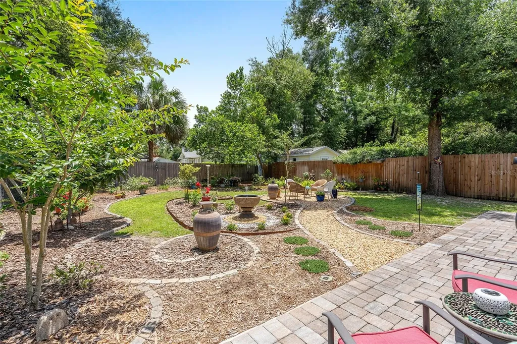 964 N Grandview Street Mount Dora FL 32757