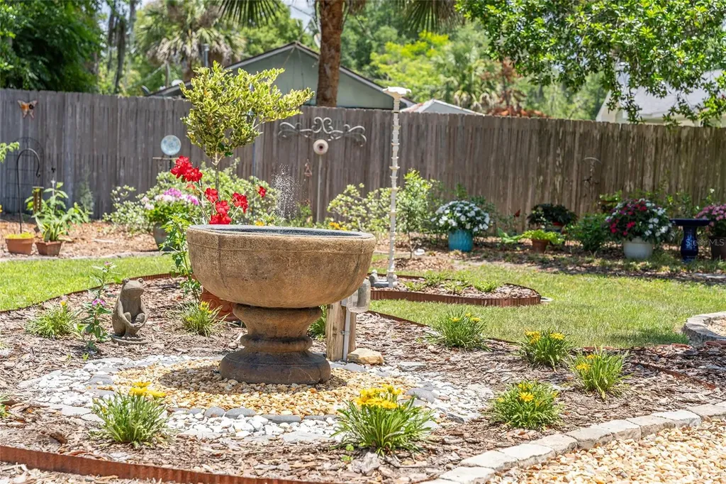 964 N Grandview Street Mount Dora FL 32757